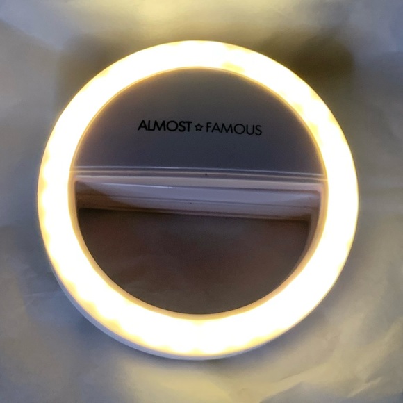 ⚡️Almost Famous selfie ring light - Picture 4 of 5